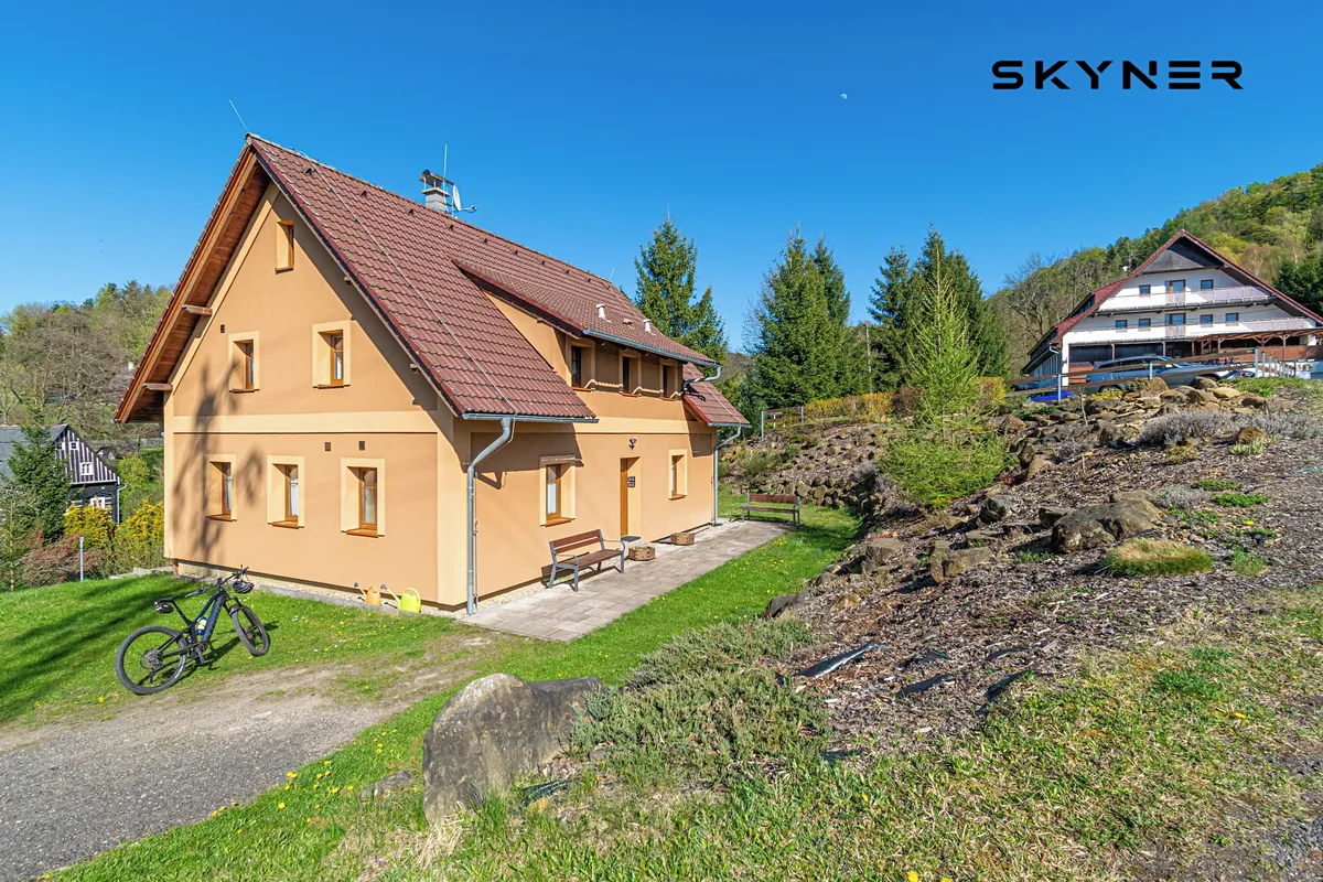 Prodej rodinného domu 271 m², pozemek 1618 m²